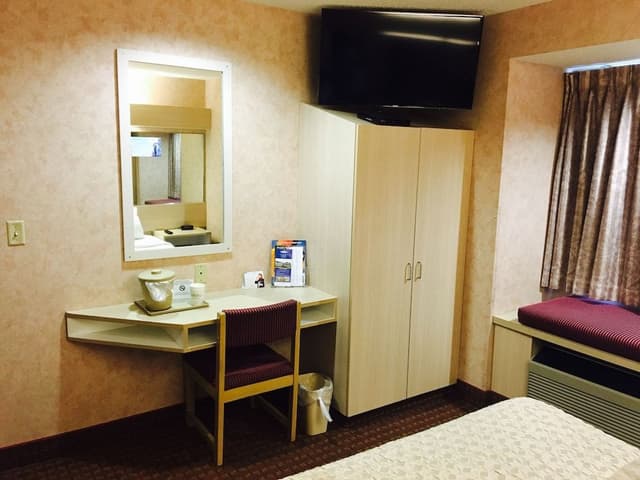 Room, 1 Queen Bed, Non Smoking