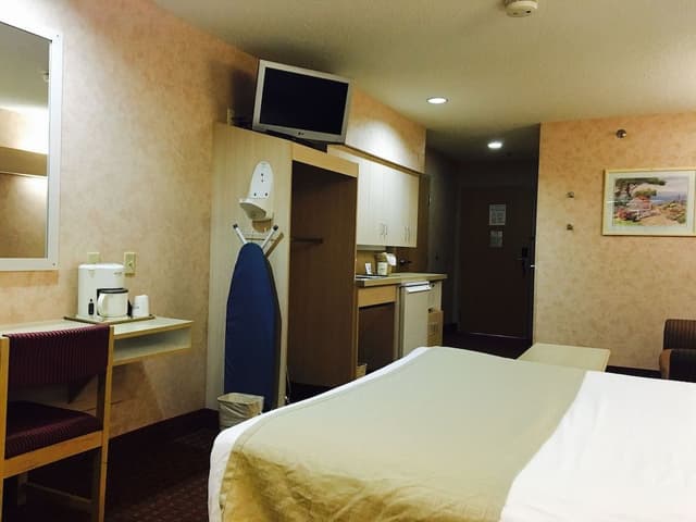 Suite, 1 Queen Bed, Accessible, Non Smoking (Mobility Accessible)