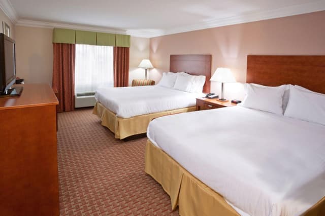 2 Queen Beds Suite