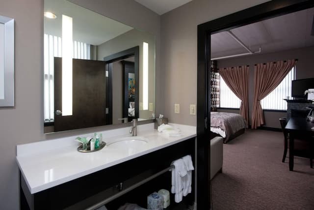 Standard Room, 1 King Bed, Non Smoking (Fireplace)