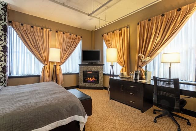 Standard Room, 1 King Bed, Non Smoking (Fireplace)