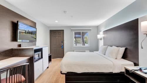 1 Queen Bed, Non-Smoking
