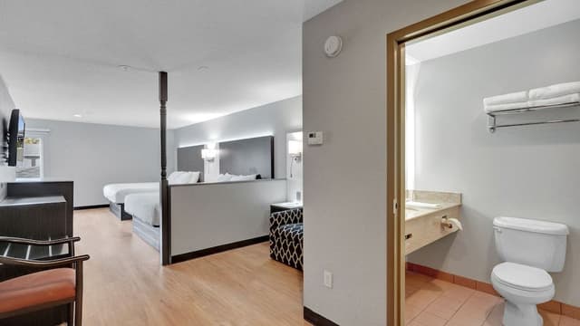 Junior Suite, Non Smoking (2 King Beds)