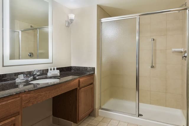 1 KING BED STUDIO SUITE NONSMOKING