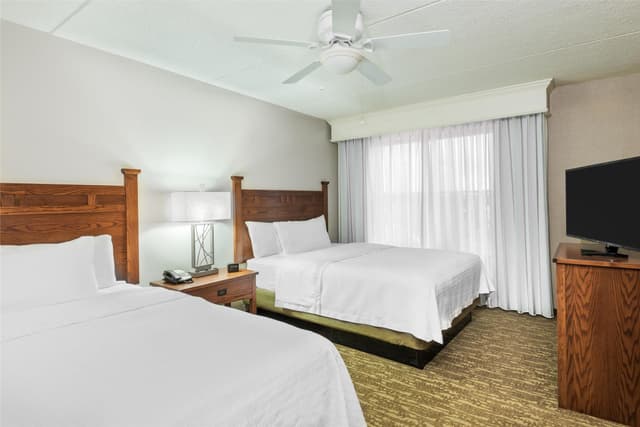 2 QUEEN BEDS 1 BEDROOM SUITE NONSMOKING