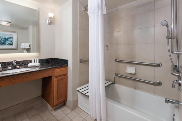 2QUEEN MOBILITY ACCESSIBLE BATHTUB SUITE NSMK