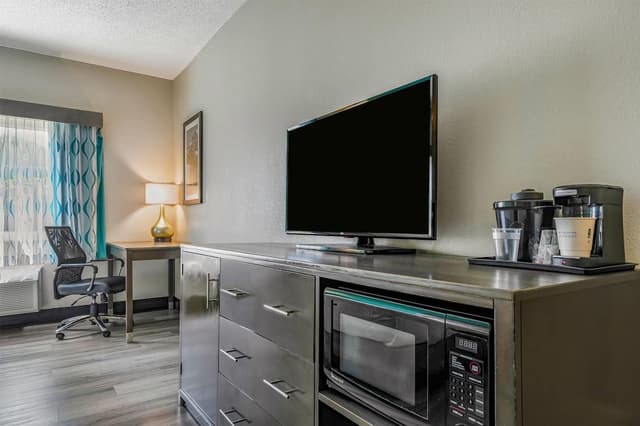 Room, 2 Queen Beds, Accessible, Non Smoking (Mobility Accessible)