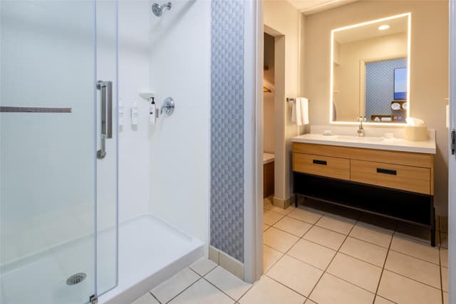 1 KING BED STUDIO SUITE NONSMOKING