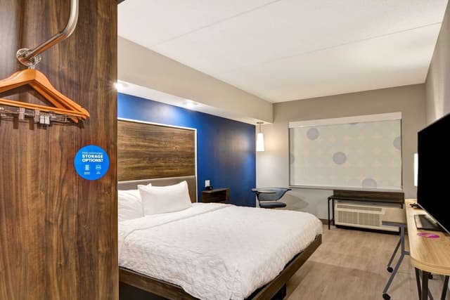 1 KING BED