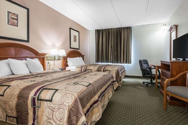 Standard Room, 2 Queen Beds, Non Smoking