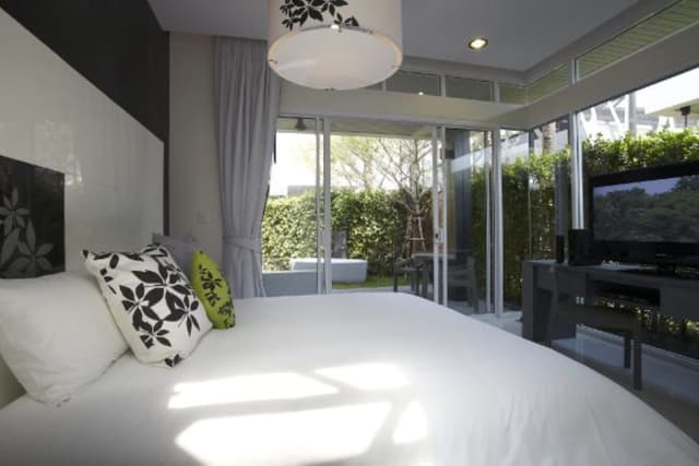 Blissfully green villa