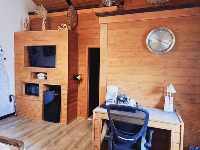 Deluxe Suite, 1 King Bed, Hot Tub