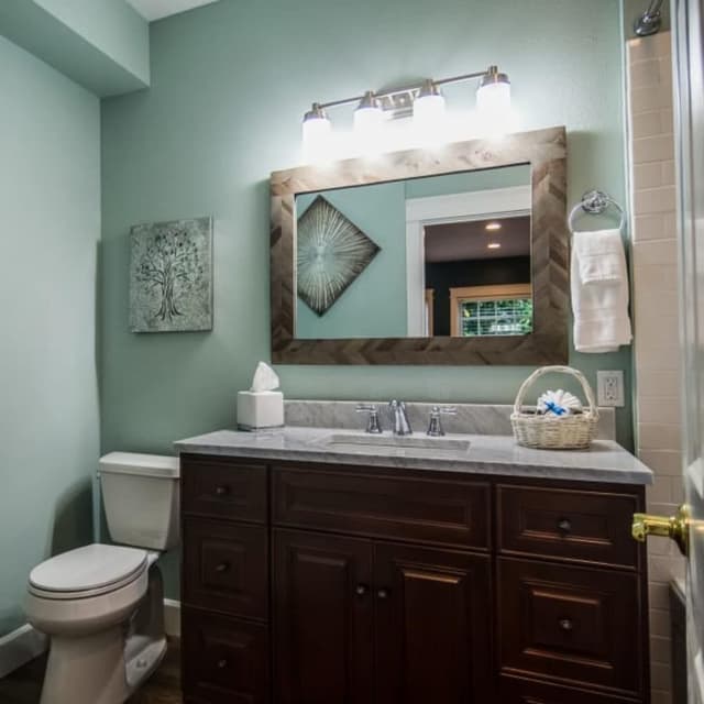 Room, Private Bathroom (Oliver #320)