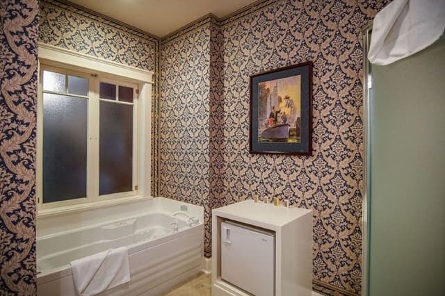 Room, Private Bathroom (PHILLIP - #318)