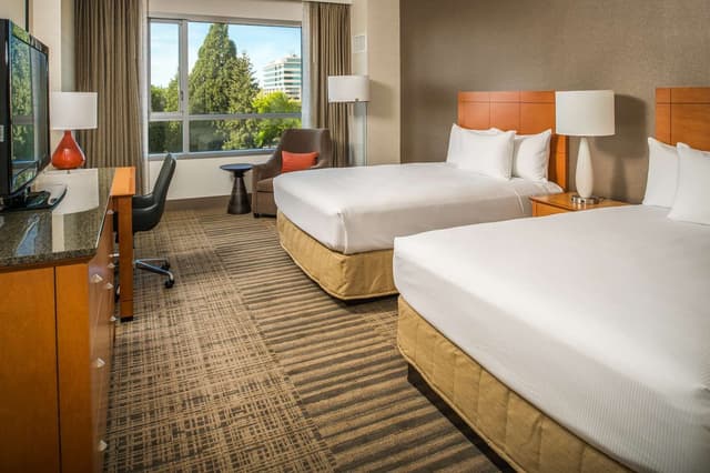 2 QUEEN BEDS WITH PRIVATE PATIO