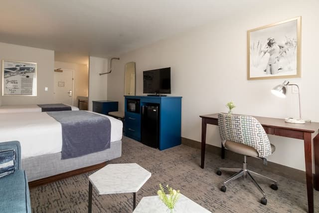 2 Queen Suite