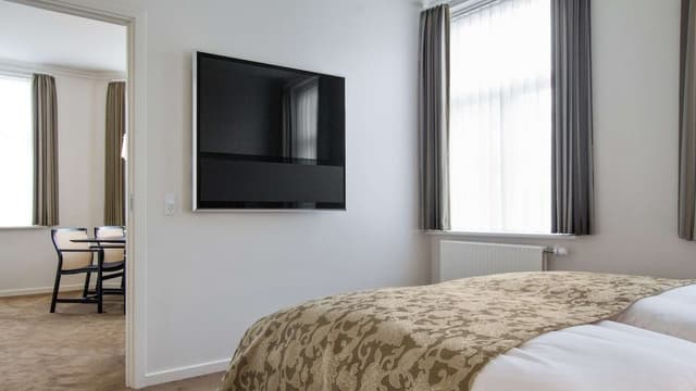 Suite, 1 King Bed, Non Smoking, Hot Tub (with Sofabed)