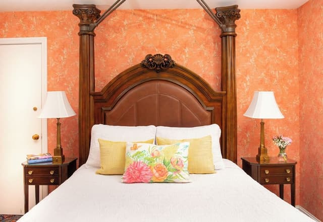 Deluxe Room, 1 Queen Bed (No Pets)