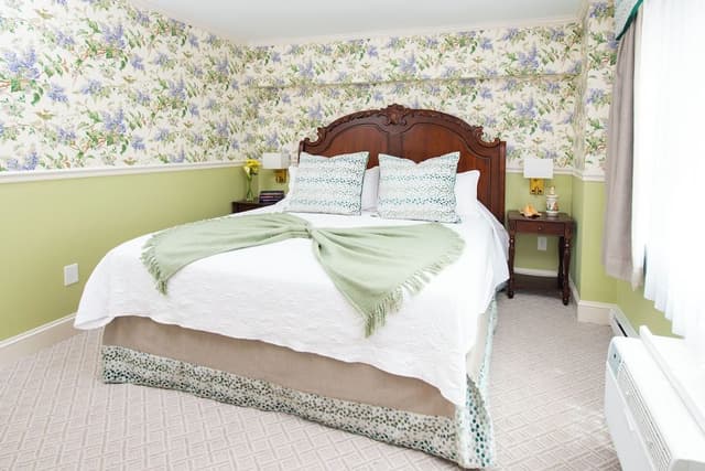 Deluxe Room, 1 King Bed (No Pets)