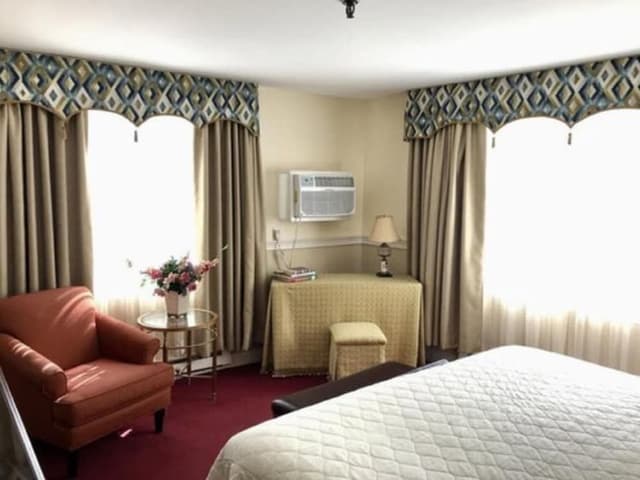 Deluxe Room, 1 King Bed (No Pets)