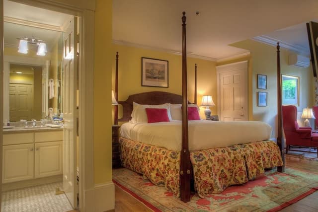 King Courtyard Suite