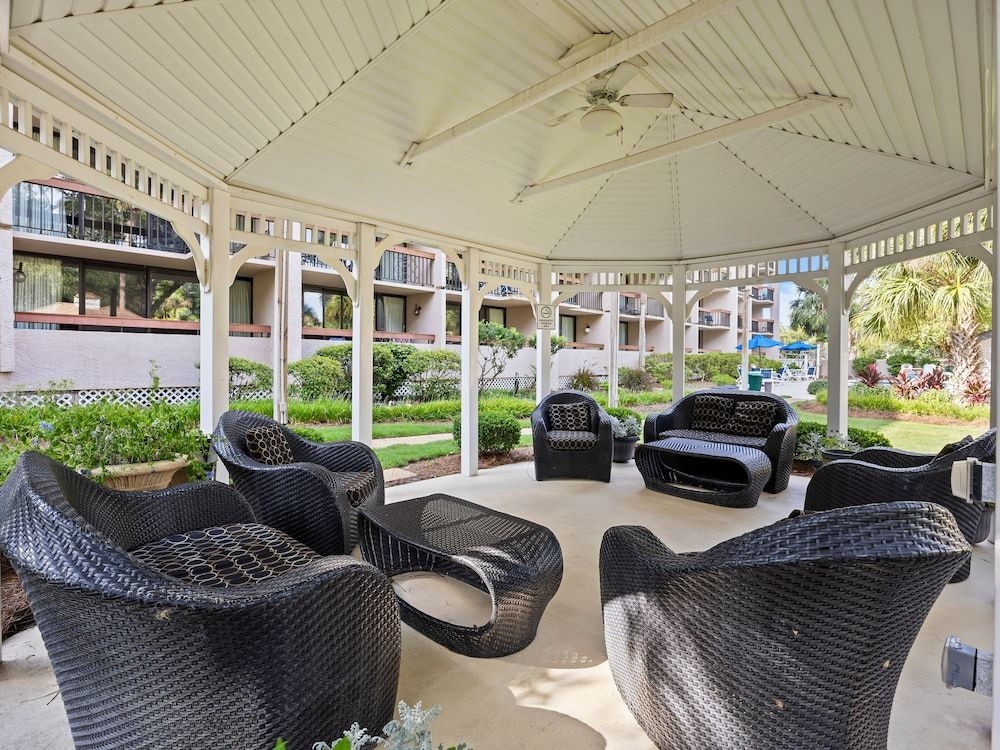 SEA CREST SURF AND RACQUET CLUB2
