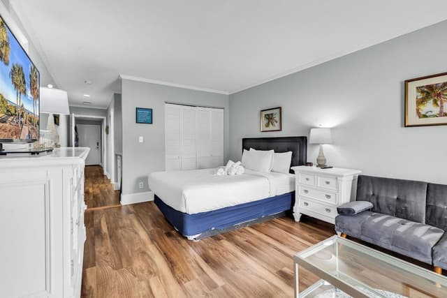 Signature Condo, 2 Bedrooms, Balcony, Partial Ocean View