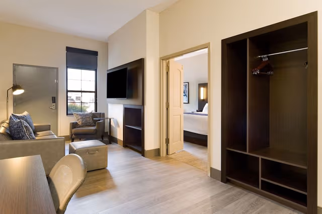 Executive Suite, 1 King Bed (Walk-Out)
