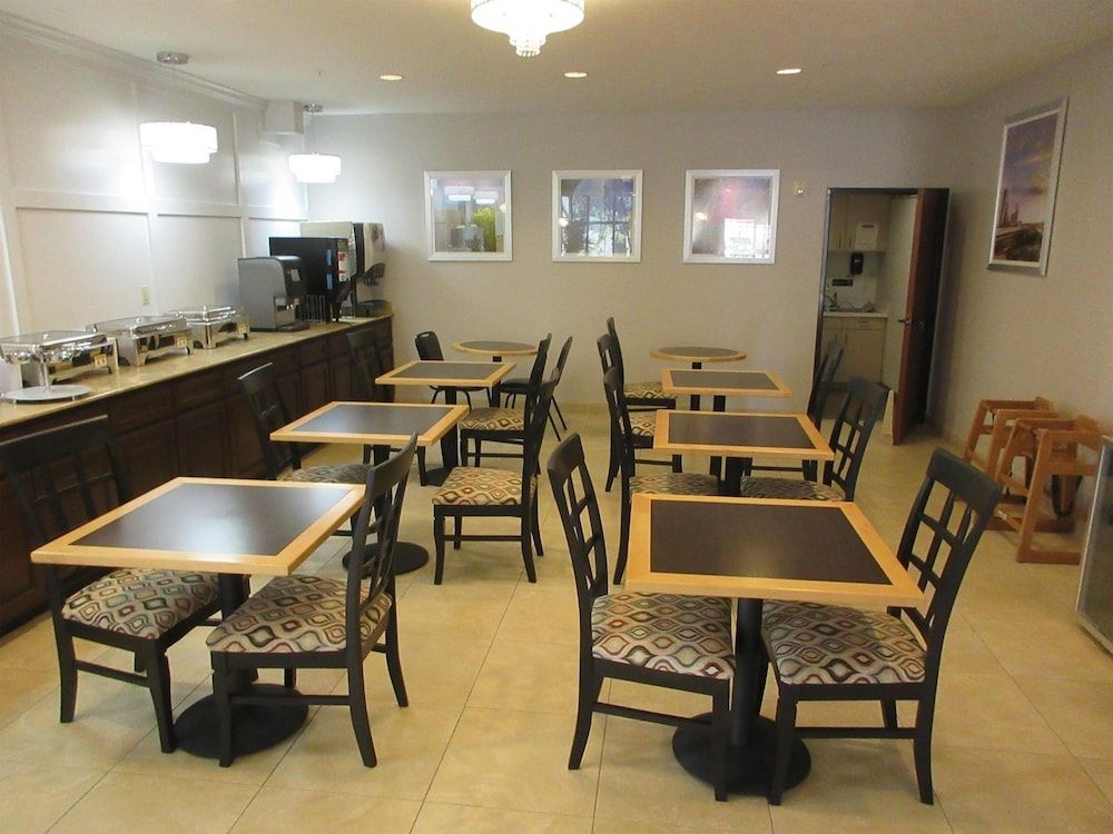 Holiday inn Express N-1960 Champions area4