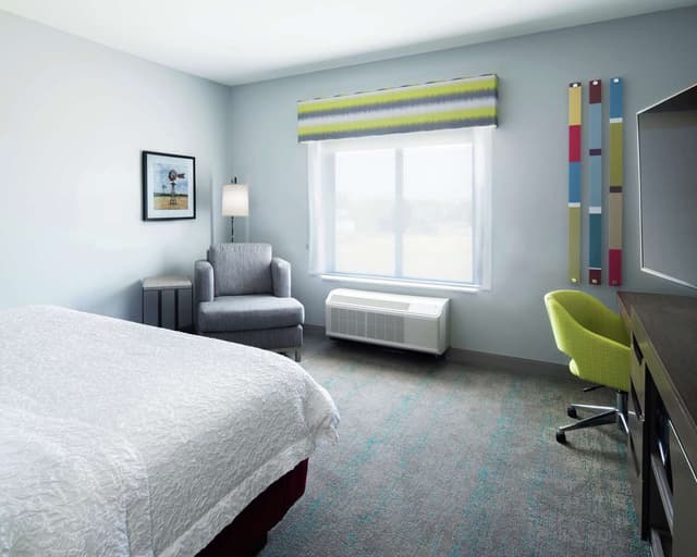 1 KING BED STUDY WITH SOFABED NONSMOKING