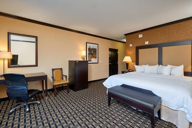 1 KING BED NONSMOKING