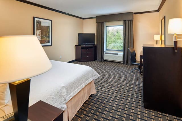 1 KING BED NONSMOKING