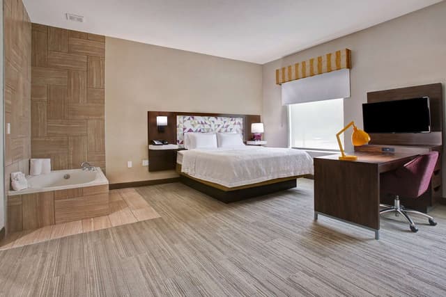 1 KING BED STUDIO SUITE WHIRLPOOL NONSMOKING