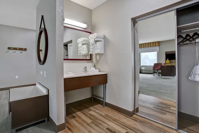 2 QUEEN BEDS STUDIO SUITE W/ SOFABED NONSMOK