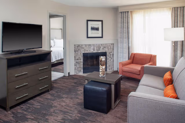2 FULL BEDS 1 BEDROOM SUITE NS