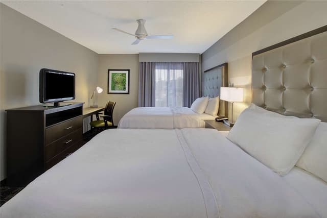 2 DOUBLE BEDS 1 BEDROOM SUITE NONSMOKING