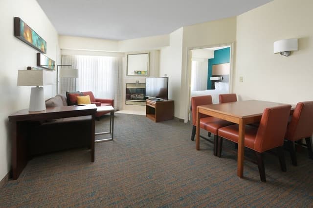 Suite, 2 Bedrooms, Fireplace (Mobility Accessible, Tub)