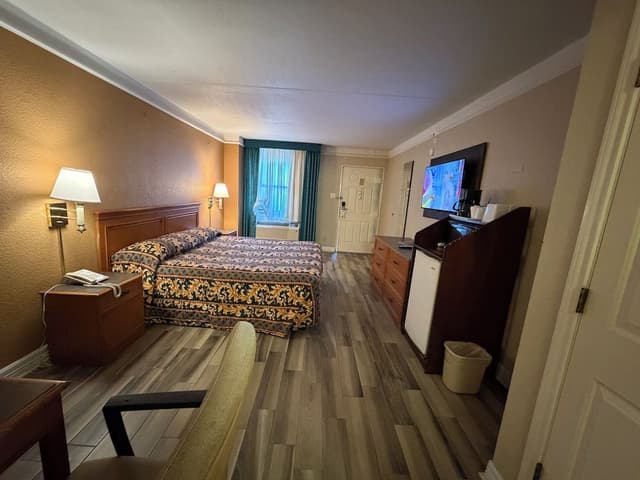 Standard Room, 1 King Bed