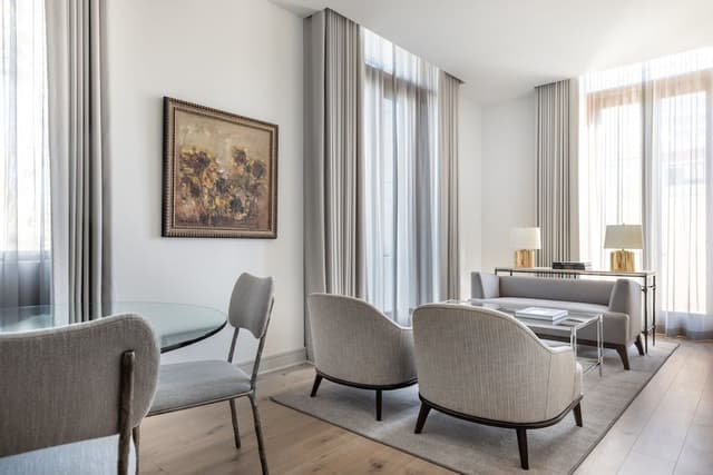 Premium Suite, 1 King Bed, Courtyard View, Tower
