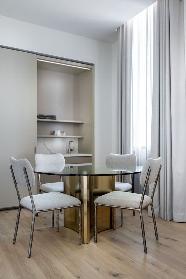 Premium Suite, 1 King Bed, Courtyard View, Tower