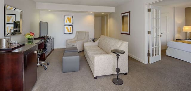 King Bed Corner Room Non Smoking