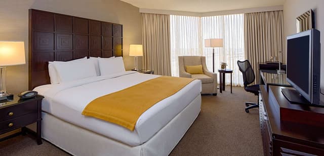 1 KING BED-NONSMOKING