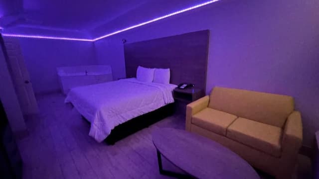 King Bed Non-Smoking with Jetted Tub