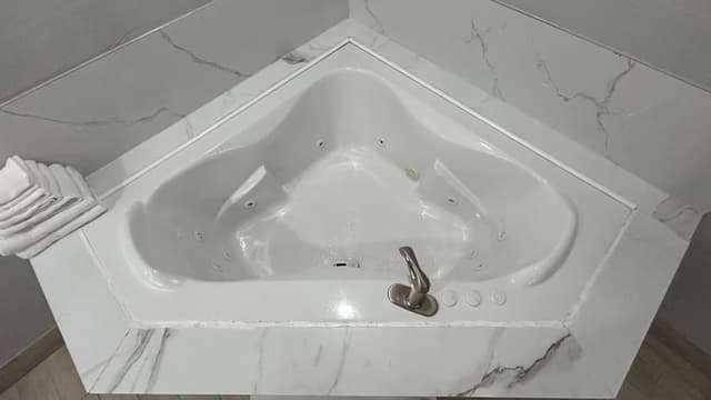 King Bed Non-Smoking with Jetted Tub