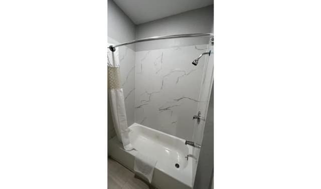 King Bed Non-Smoking with Jetted Tub