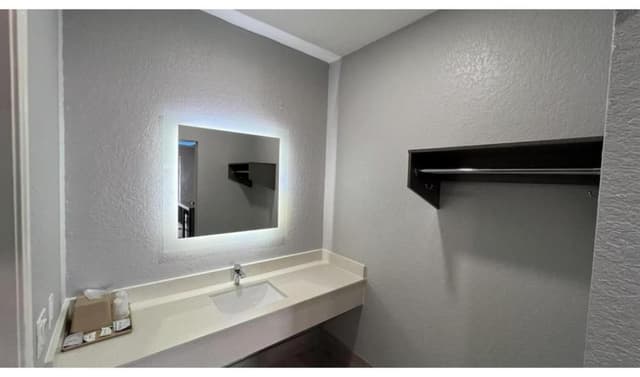 King Bed Non-Smoking with Jetted Tub