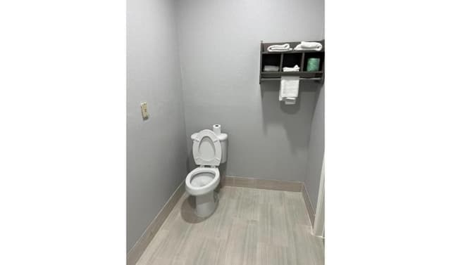 King Bed Non-Smoking with Jetted Tub