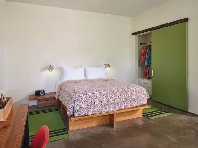 Superior Studio, 1 Queen Bed, Courtyard View (Courtyard Queen Studio)