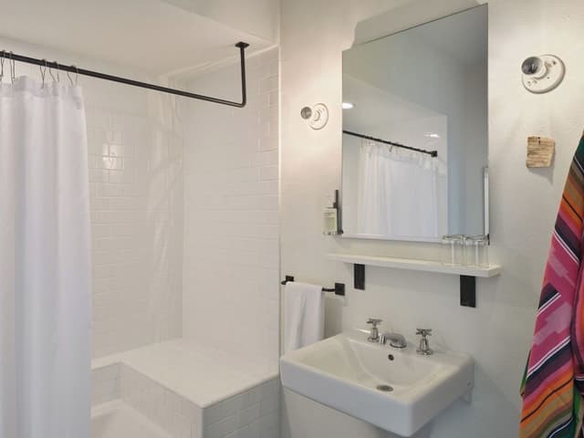 Deluxe Suite, 1 King Bed, Courtyard View (Courtyard King Studio)