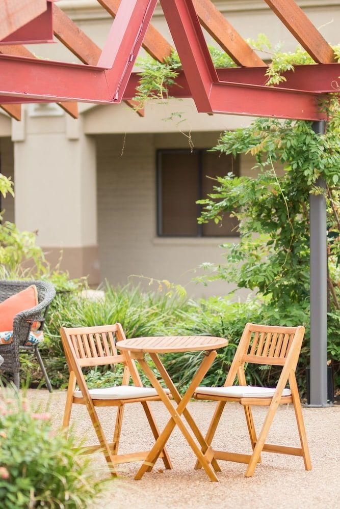 Vineyard Court Designer Suites Hotel4